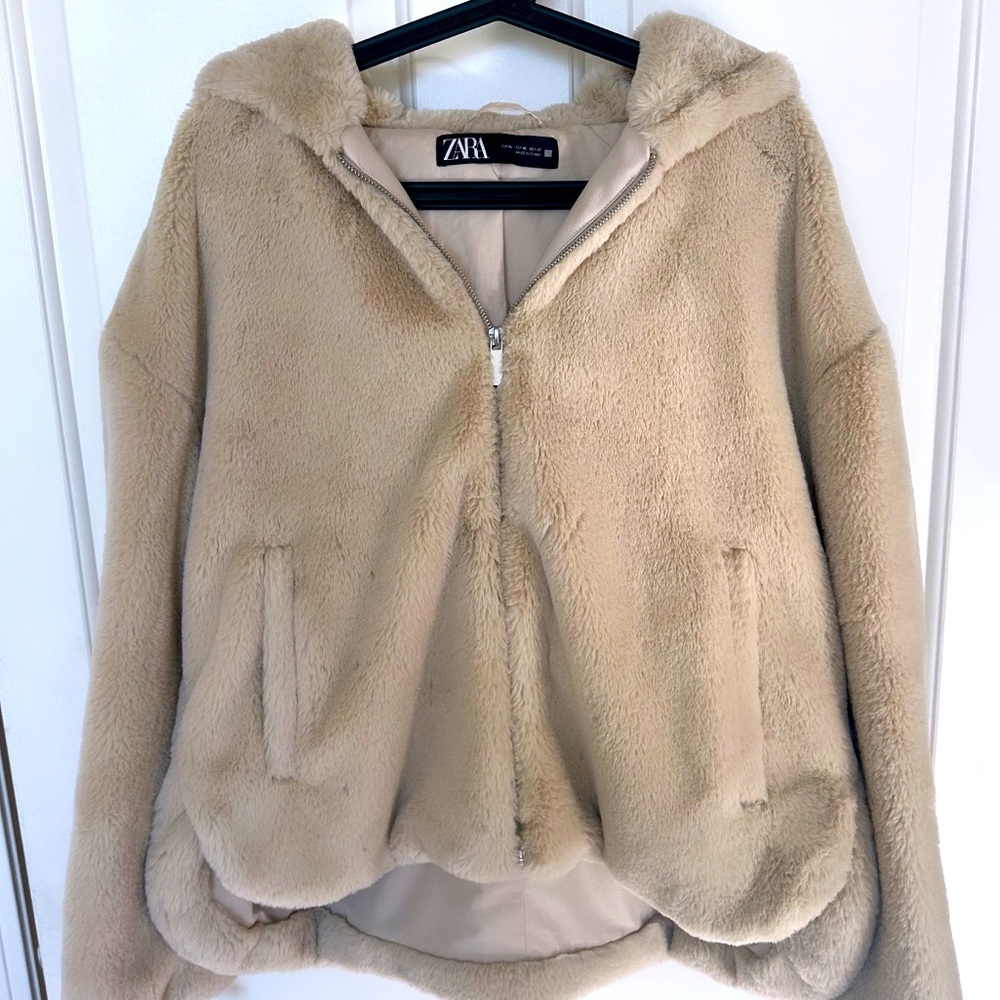 LIKE NEW ZARA Faux Fur Teddy Jacket Coat Hooded Beige Tan Brown Soft Cozy Bomber - Picture 3 of 9
